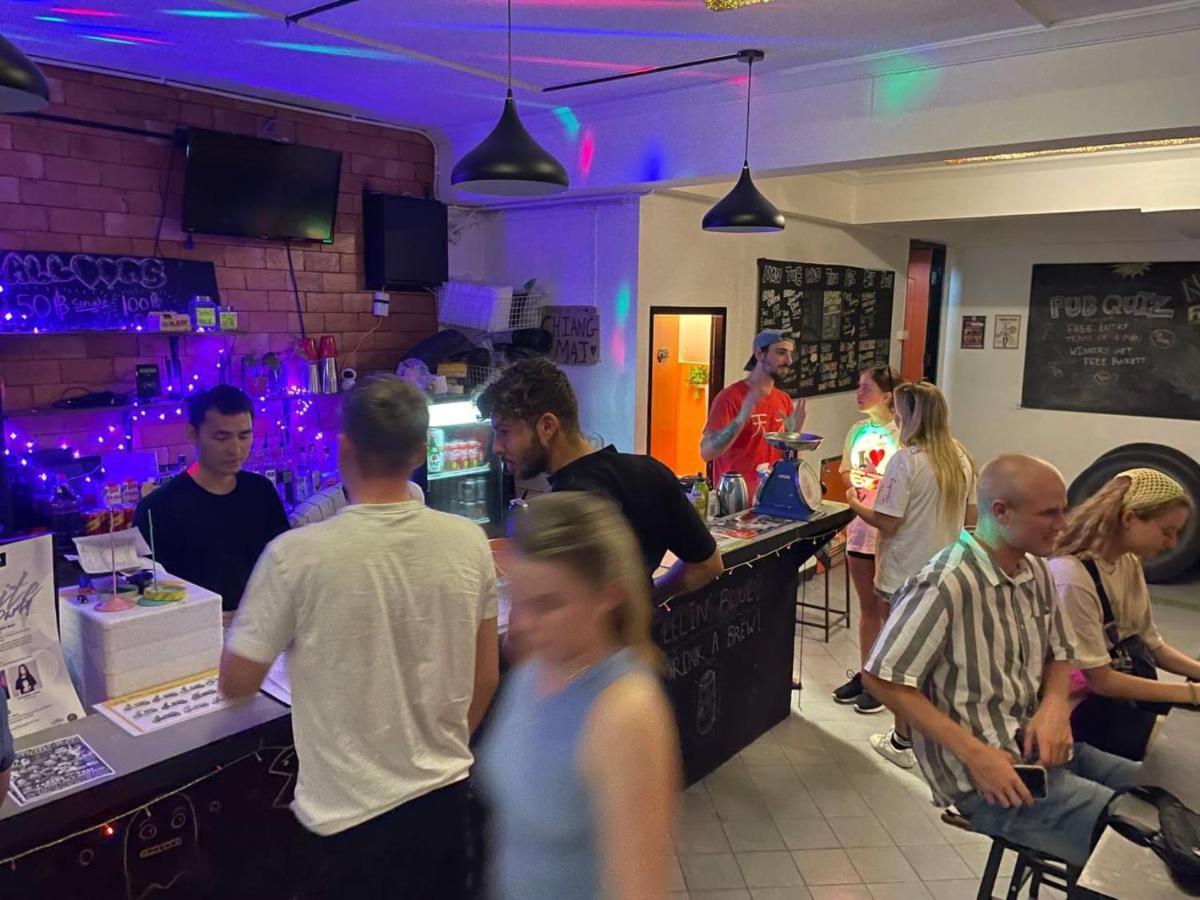 Revolution Hostel Τσιάνγκ Μάι Εξωτερικό φωτογραφία